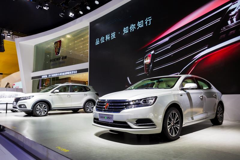 全新荣威950、荣威e950定义“高级轿车” 成都车展亮相售价16.88万起 互联网汽车上市一周年 系统升级带来颠覆式进化