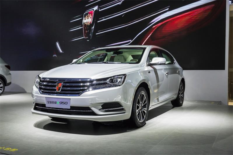 全新荣威950、荣威e950定义“高级轿车” 成都车展亮相售价16.88万起 互联网汽车上市一周年 系统升级带来颠覆式进化