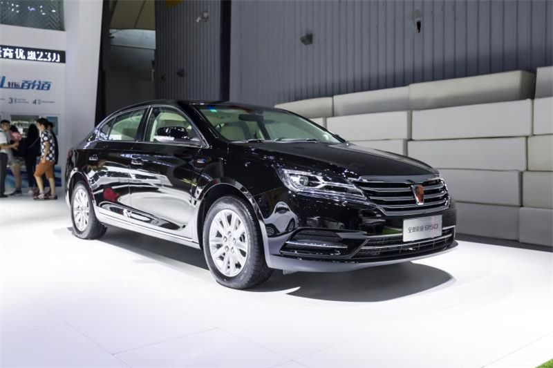 全新荣威950、荣威e950定义“高级轿车” 成都车展亮相售价16.88万起 互联网汽车上市一周年 系统升级带来颠覆式进化