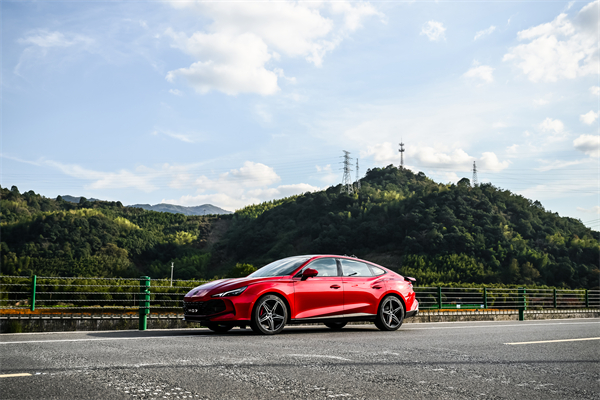 B级运动轿车新标杆来了，MG7 2025款智能登场，限时一口价11.29万元起