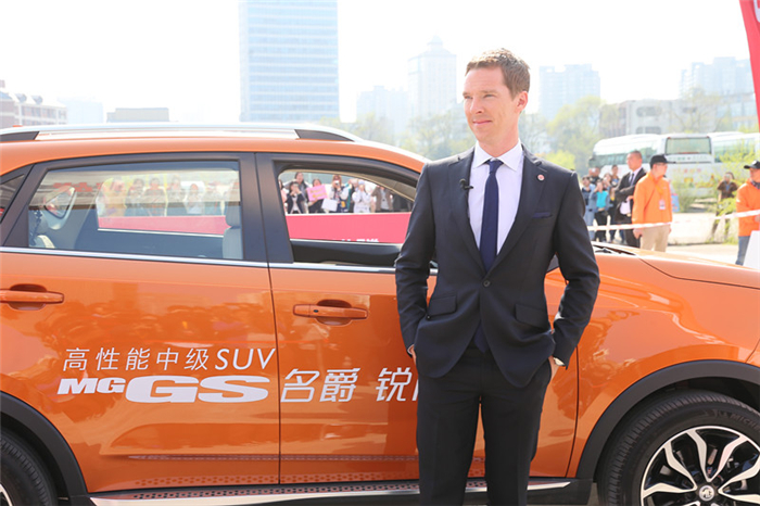 “卷福”首访中国，成功挑战名爵锐腾“8秒破百”