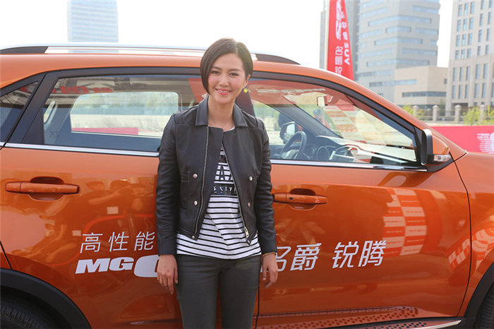 “卷福”首访中国，成功挑战名爵锐腾“8秒破百”